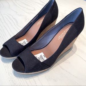 TOMS Wedges NWT Size 10
